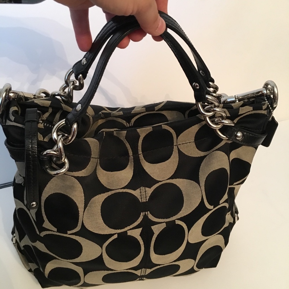 Coach hobo signature purse great condition